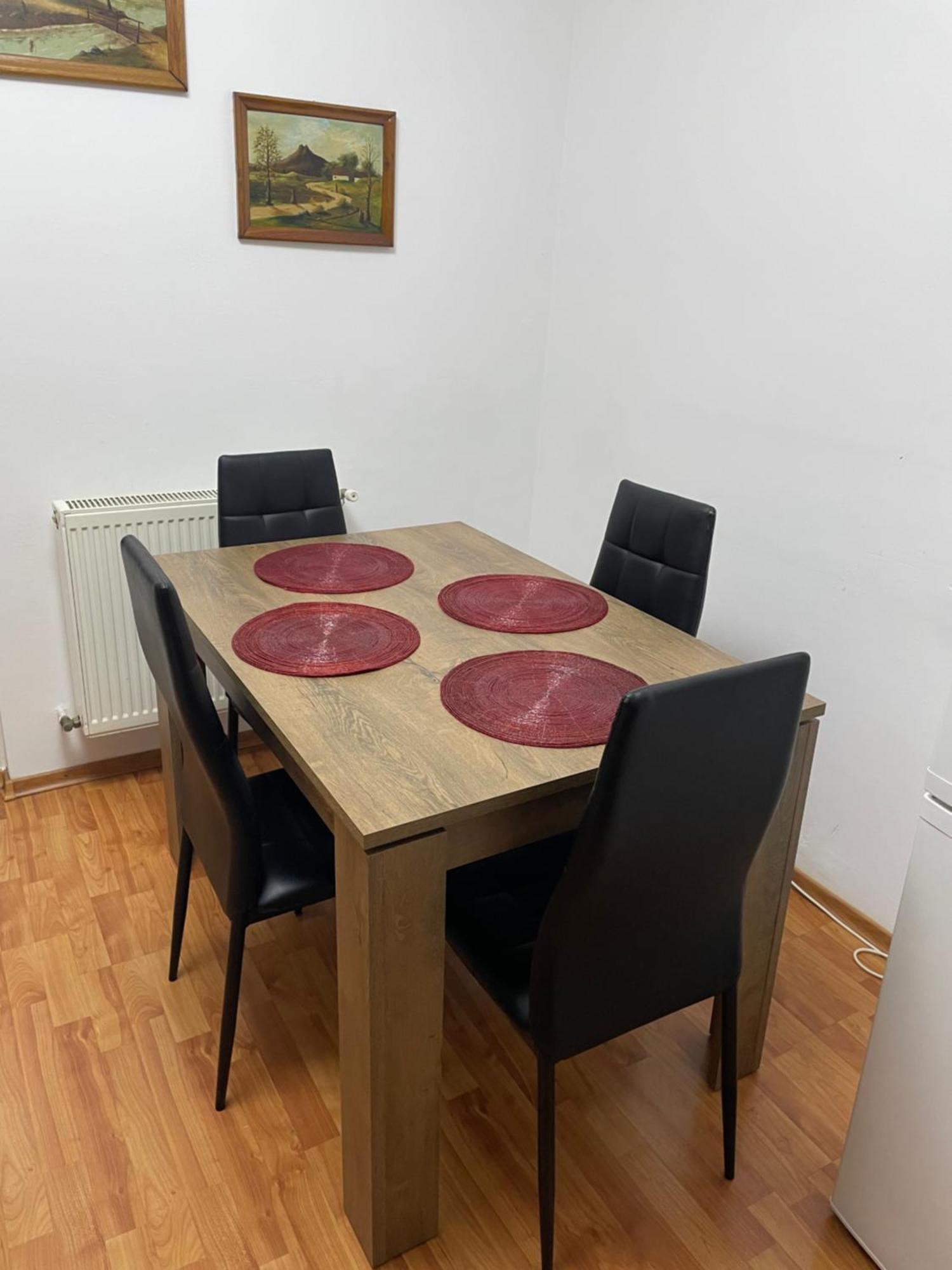 Apartament Petroşani Eksteriør bilde