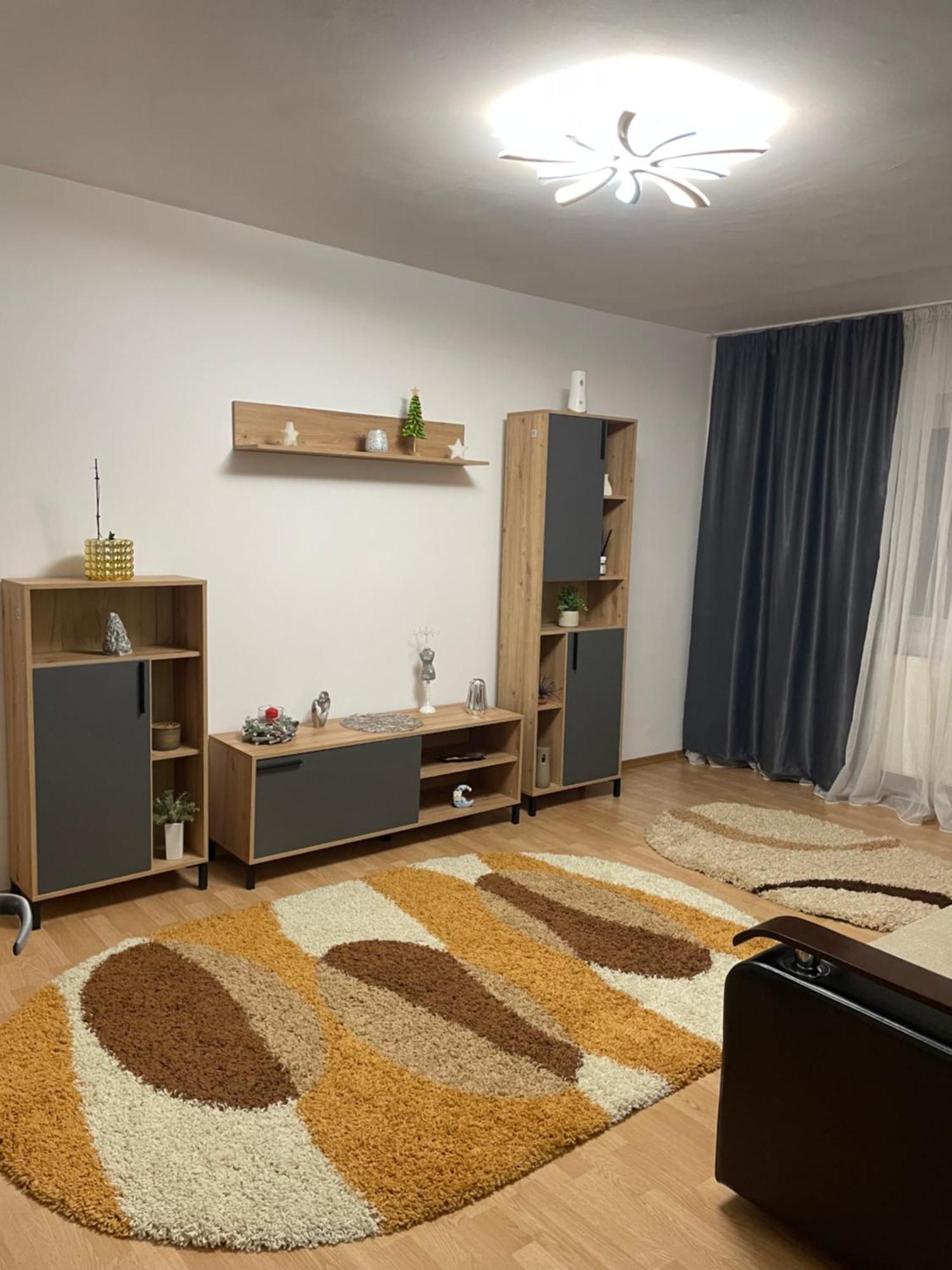 Apartament Petroşani Eksteriør bilde