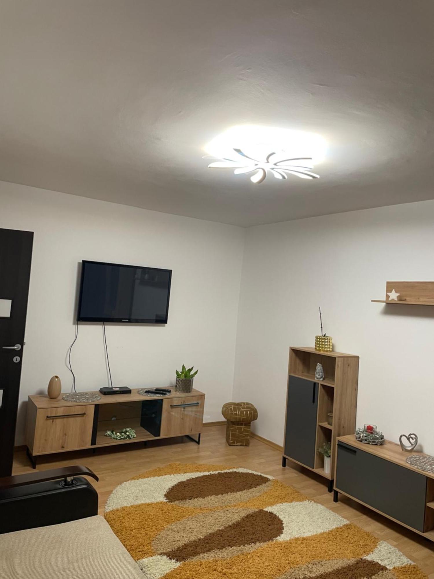 Apartament Petroşani Eksteriør bilde